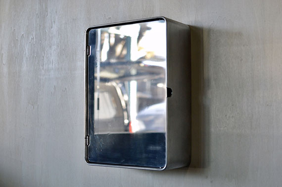 INDUSTRIAL MIRROR CABINET